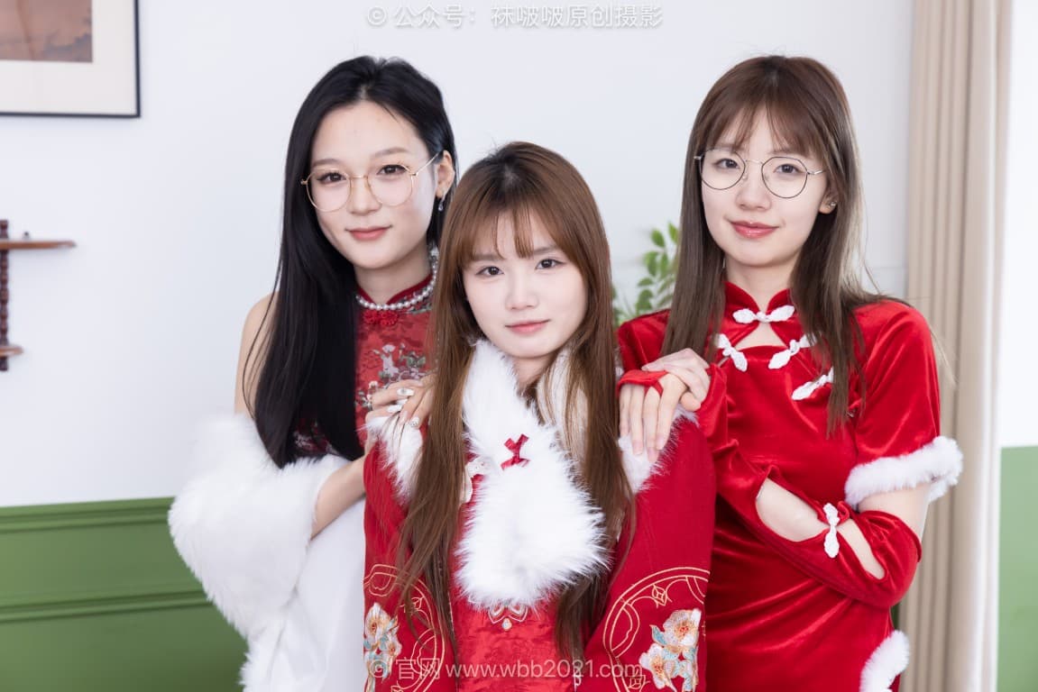 BoBoSocks袜啵啵 655期：小甜豆甜甜圈焦糖-三双高跟鞋、油亮薄肉丝（脚尖透明款）、油亮薄白丝（脚尖透明款）、薄肉丝（脚尖透明款）、包含新春祝福，脚对脚互相手挠脚，踩奶油蛋糕，脚摩擦话筒asmr助眠剧情（仅完整版）