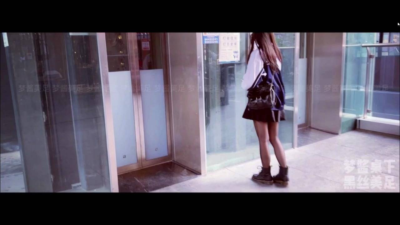 【虫哥】梦酱桌下黑丝白棉袜