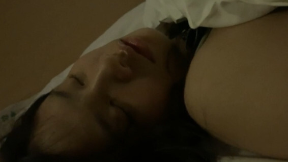 【AF】酷似马思纯的高傲妹子熟睡后被狂天美脚