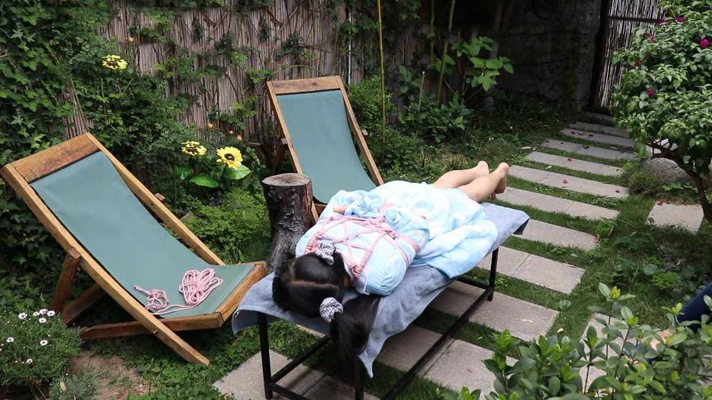 双马尾lo娘茶茶の户外裸足驷马写生TK放置