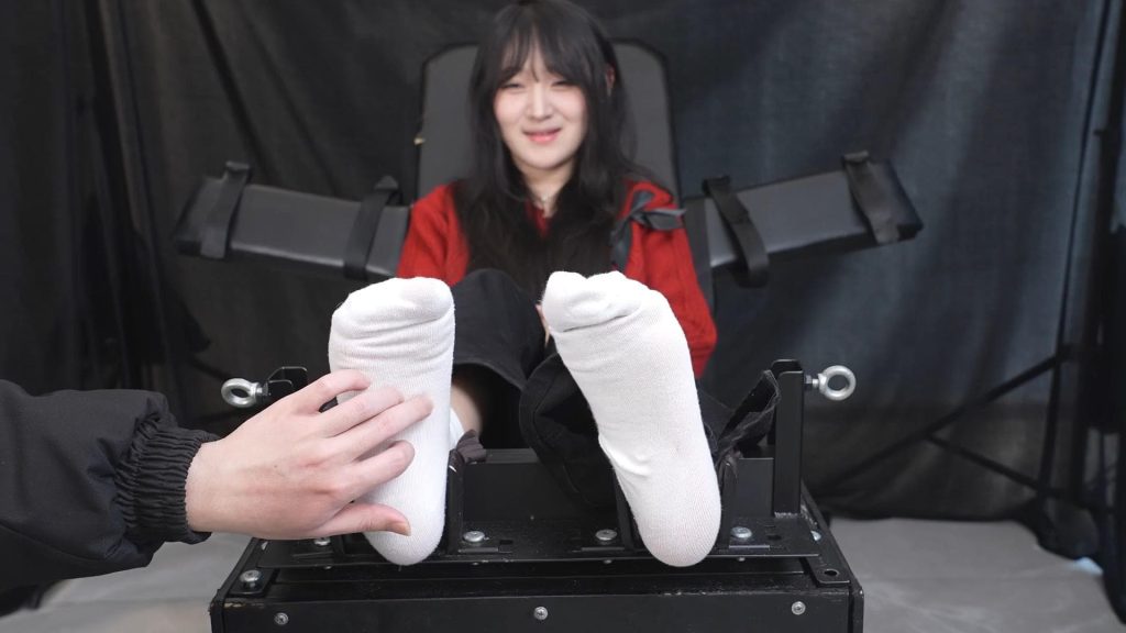 【重磅】[推特大王]大脚素人模特 387 无水印原版