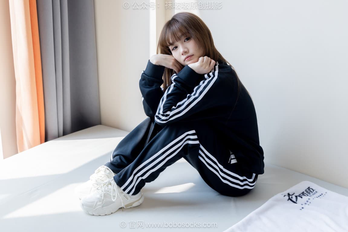 BoBoSocks袜啵啵 703期：甜甜圈-运动鞋、纯白棉袜（高筒）、裸足、运动套装（花絮版）