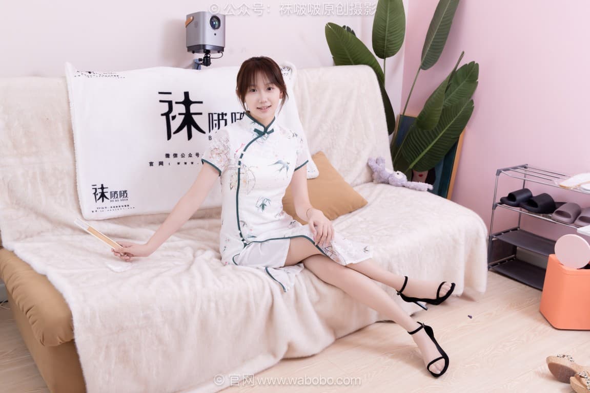 BoBoSocks袜啵啵 698期：香菜 三双高跟鞋、薄肉丝（脚尖透明款）、裸足、视频以超近景特写为主