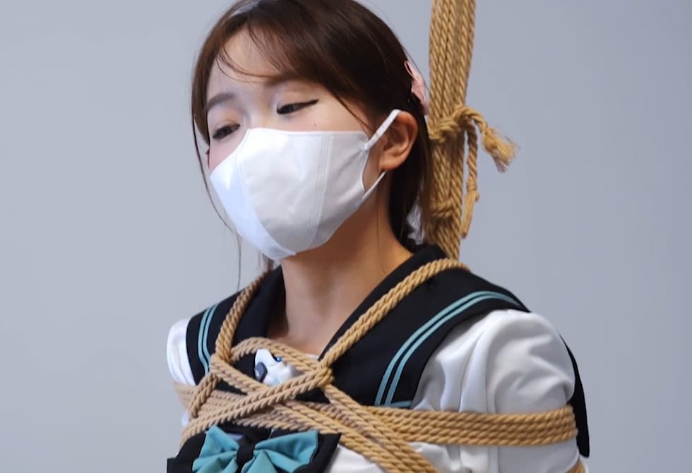 美女挑战灯板游戏通关，每每失误就会被郊狼高强度电击，用各种道具挠痒痒